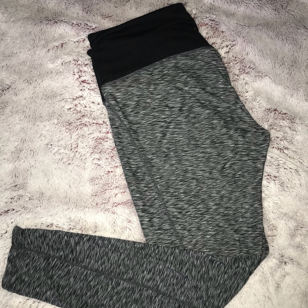 Black/grey leggings